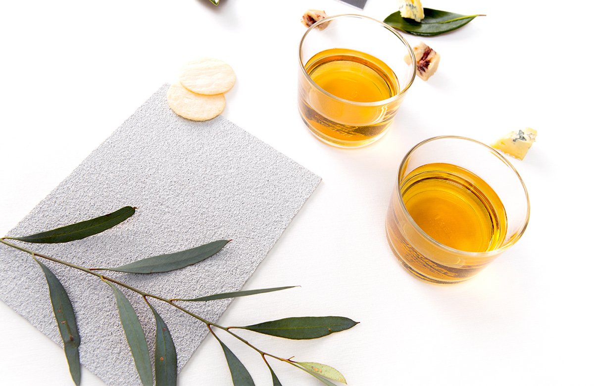 MānukaHoney蜂蜜風(fēng)味葡萄酒品牌包裝設(shè)計欣賞，葡萄酒品牌，酒品牌設(shè)計，酒品牌策劃，酒品牌全案策劃，酒品牌形象塑造，深圳品牌設(shè)計，深圳品牌策劃，深圳品牌全案策劃，深圳品牌形象塑造，左右格局    